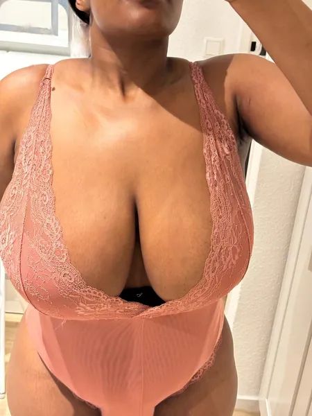 Sex Erotik, Huren und Nutten Berlin - Bilder, Images, Fotos: EBONY-QUEEN